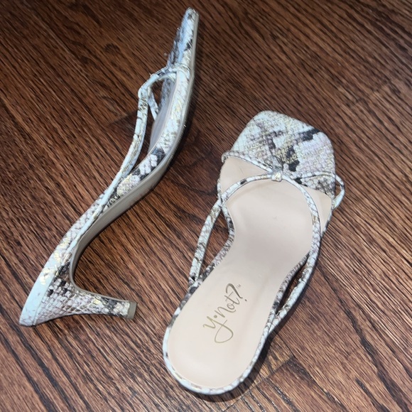 Low snakeskin heels - Picture 4 of 4